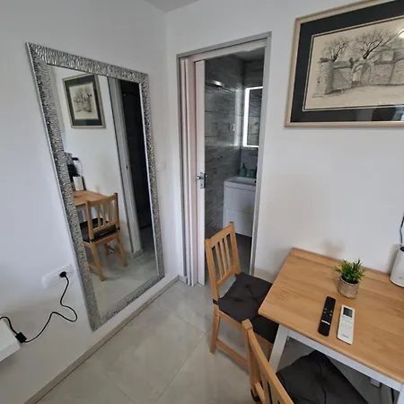 Apartament Caveromane Mini Pula